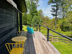 Outdoor dining - Modern Lux 5-Bed, Double Fireplace, Dogs Welcome (Kerhonkson)