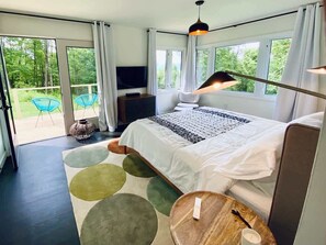 5 bedrooms, desk, iron/ironing board, travel crib - Modern Lux 5-Bed, Double Fireplace, Dogs Welcome (Kerhonkson)