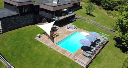 Mid Century Mod 5-Bed, Pool OPEN!, Dogs Welcome