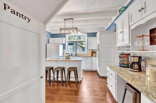  Peach on Pecan
A Quintessential Fredericksburg Home