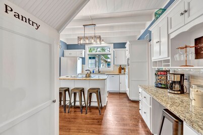  Peach on Pecan
A Quintessential Fredericksburg Home