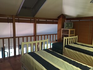 3 chambres, coffres-forts dans les chambres, bureau