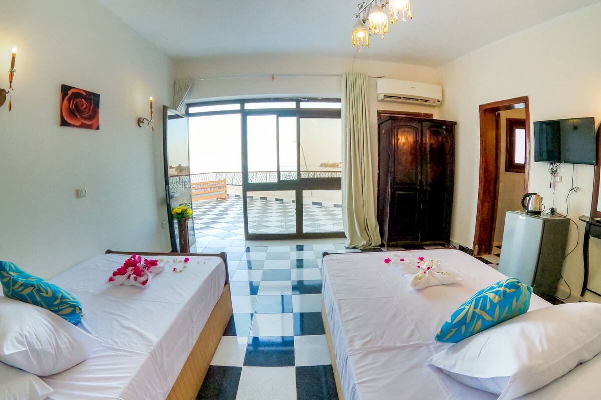 Comfort Triple Room | Premium bedding, minibar, WiFi (free), bed sheets