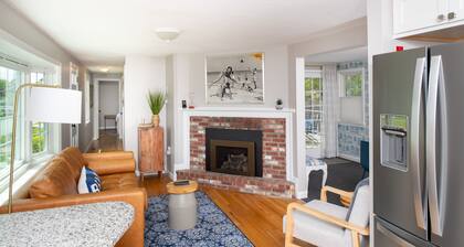 Walk To Beach - Comfortable 2BR Cottage