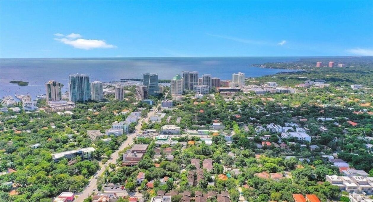 Townhouse in Coconut Grove 