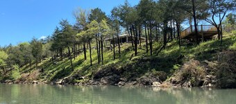 The Haven - Kiamichi Mountain Riverside Cabin