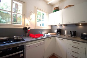 Fridge, dishwasher