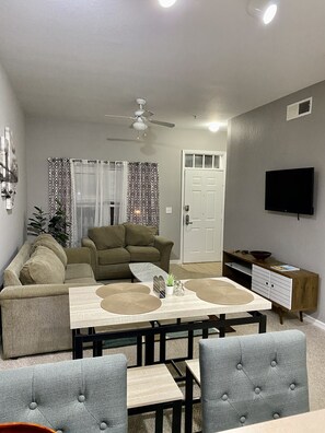 Smart TV, Netflix, Hulu, streaming services - Entire house Disney destination. (kissimme)