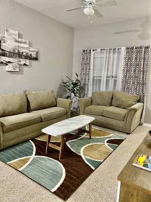 Smart TV, Netflix, Hulu, streaming services