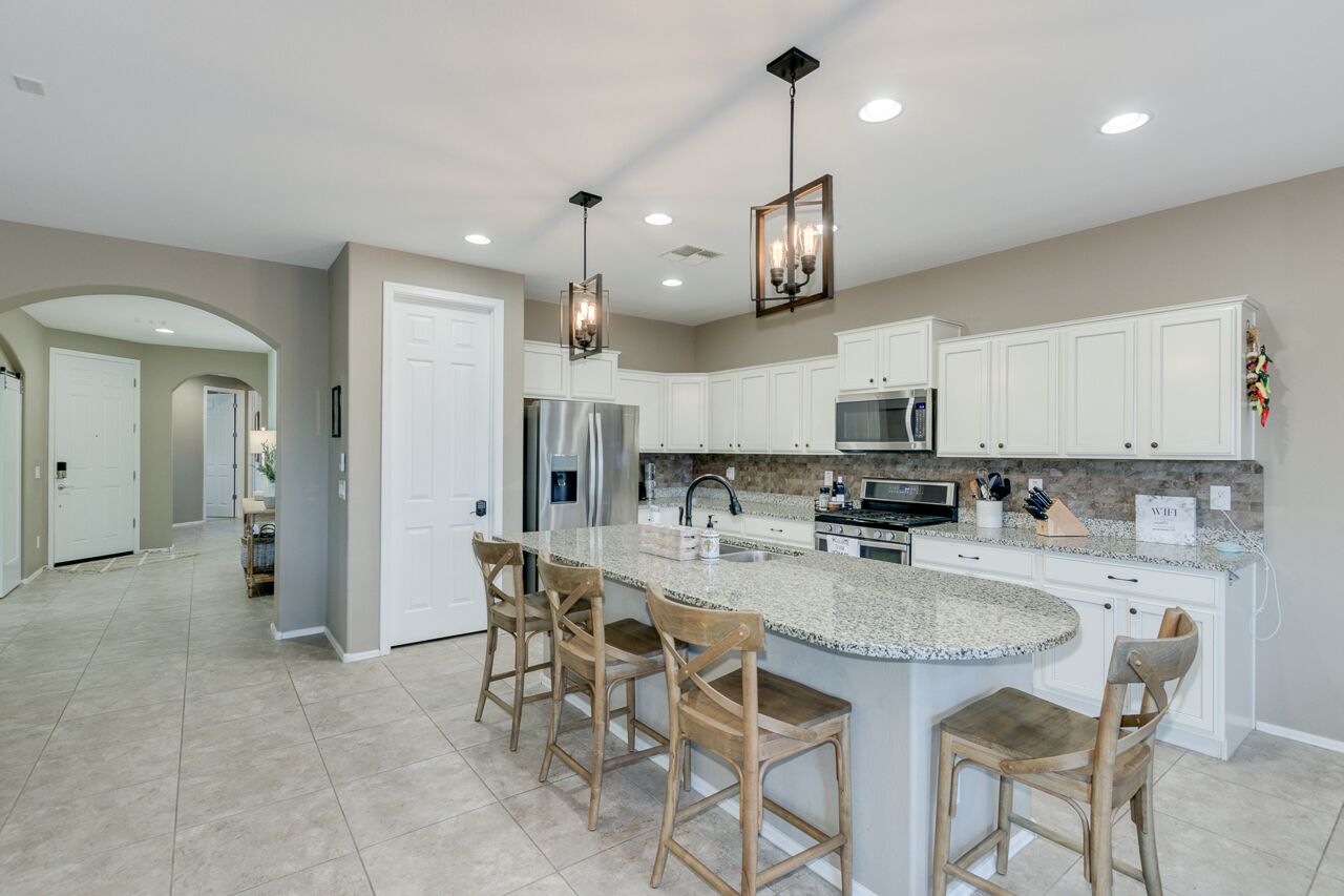 Kylskåp, mikrovågsugn, ugn och spishäll