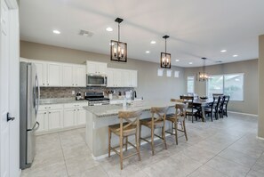 Fridge, microwave, oven, stovetop - DESERT GEM!  Resort style Living - Private Pool. (Florence)