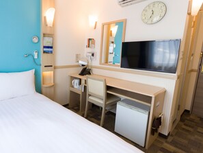 Escritorio y ropa de cama 