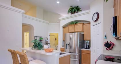 Sunny Villa w/ Lanai: 17 Mi to Disney!