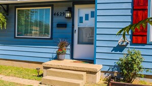 A house with a number '4629' on the door, a mailbox, and a small garden with steps leading to the door. - DEJA BLUE *Mid-Mod House *2Br/1Ba/1Ga* Near I27/I40* (Amarillo)