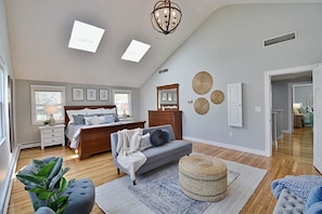 Smart TV, fireplace - Spacious, Comfy Colonial, minutes to Boston and highways (Milton)