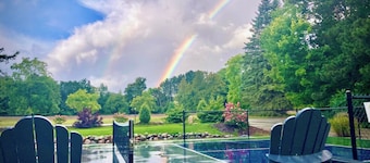 ~ Lakefront Home + Private Pickleball Court ~