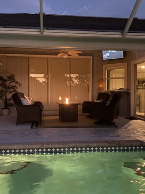 Outdoor pool, a heated pool - Hole 6 on Pinemoor Golf Course with two king suites (Rotonda West)