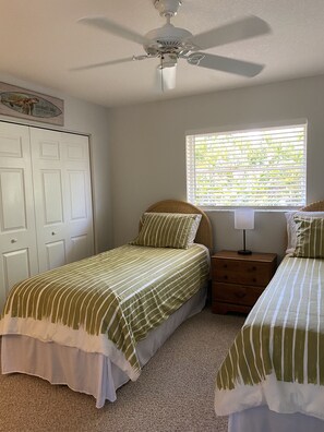 3 soveværelser, skrivebord, strygejern/strygebræt, weekendseng