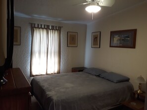 3 camere, una scrivania, ferro/asse da stiro, Wi-Fi (a pagamento)