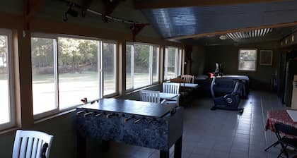Country lake retreat with Pool and Boat Dock!
Cozy + food/attractions nearby!