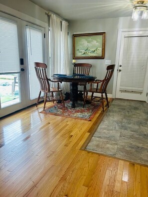 Dining -  Elevated Apt steps from beach. Furnished Parking Utilities, TV Internet Include (Tybee Island)