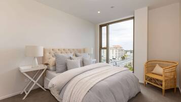 Apartment, Multiple Beds, Non Smoking (1 King, 2 Twin Beds)