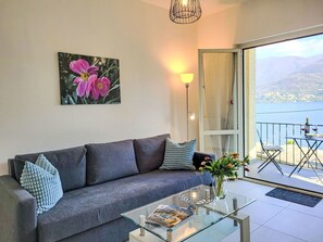 TV - Cosy apartment for 4 people with WIFI, TV, terrace and panoramic view (Piodina)