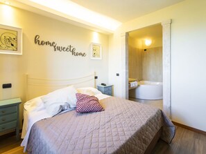 8 bedrooms, travel cot, free WiFi