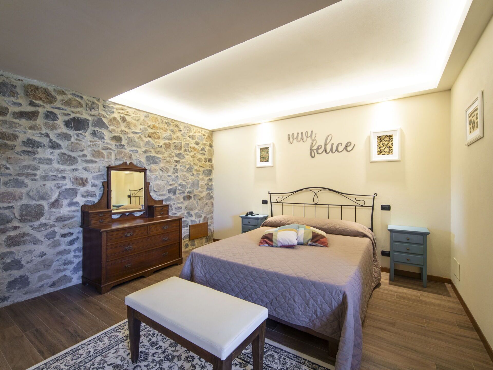 8 camere, culla da viaggio, Wi-Fi gratuito