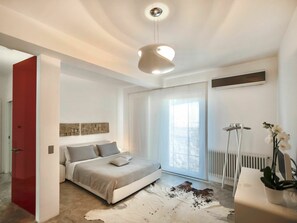 2 bedrooms, travel cot, free WiFi