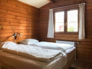 2 dormitoris, un bressol de viatge, wifi gratuïta i roba de llit 