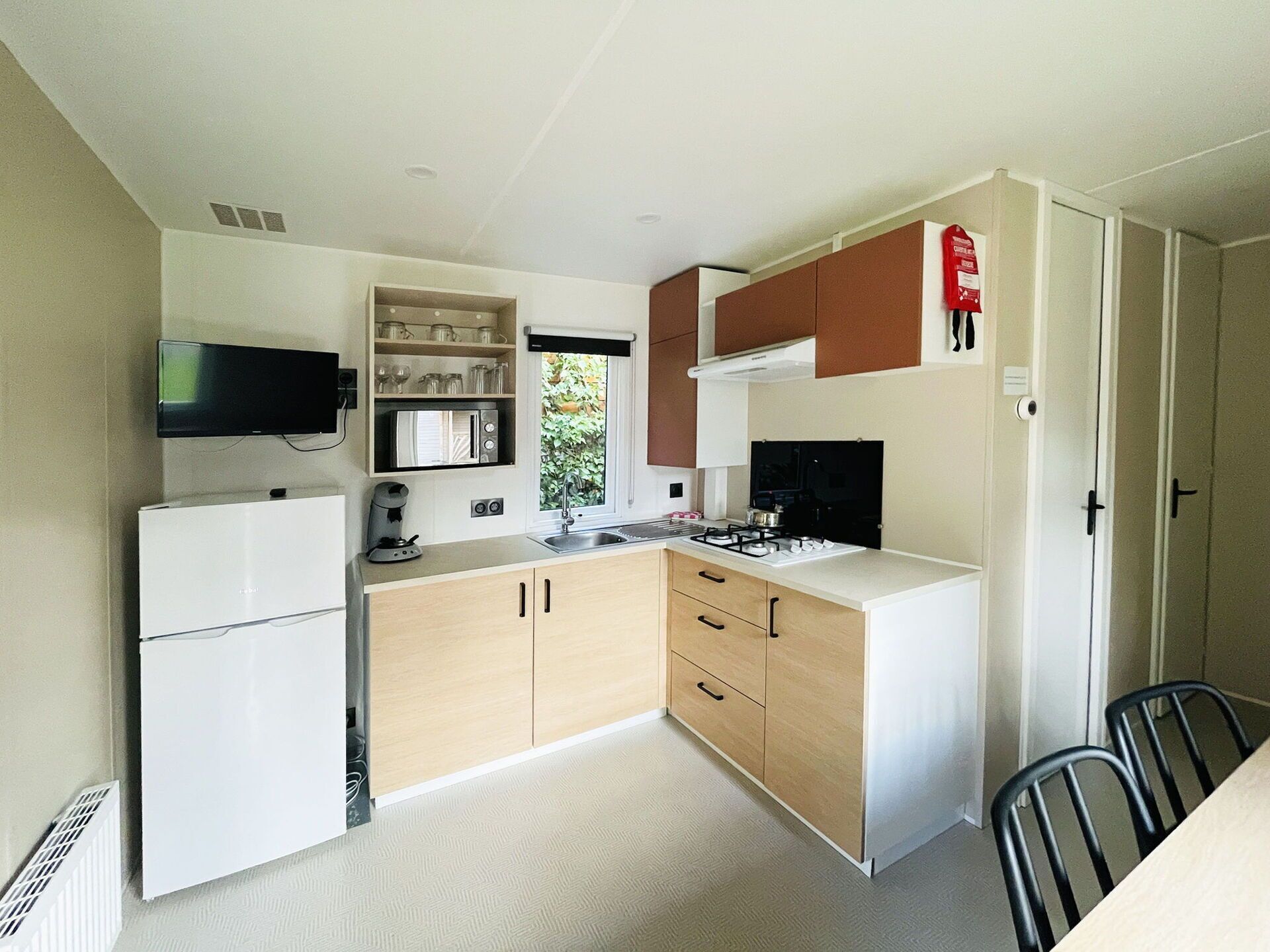 Microwave, high chair