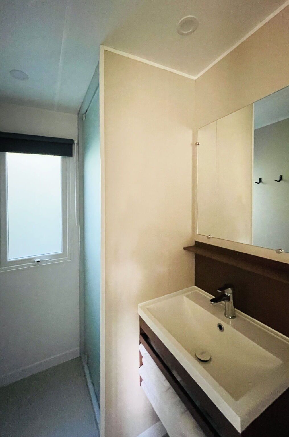 Mur, Salle De Bains, Luminaire Plomberie, Sol, Design Intérieur, Sol, Lavabo, Plafond, Plomberie, Pièce