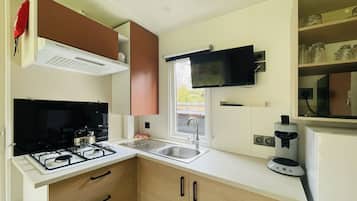 MikrovÄgsugn, barnstol och matbord