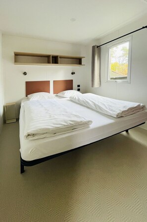 2 slaapkamers, reisbedje, gratis wifi, beddengoed