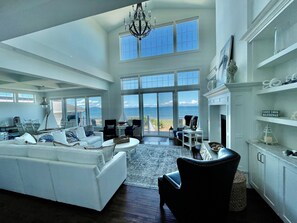 Smart TV, fireplace, books