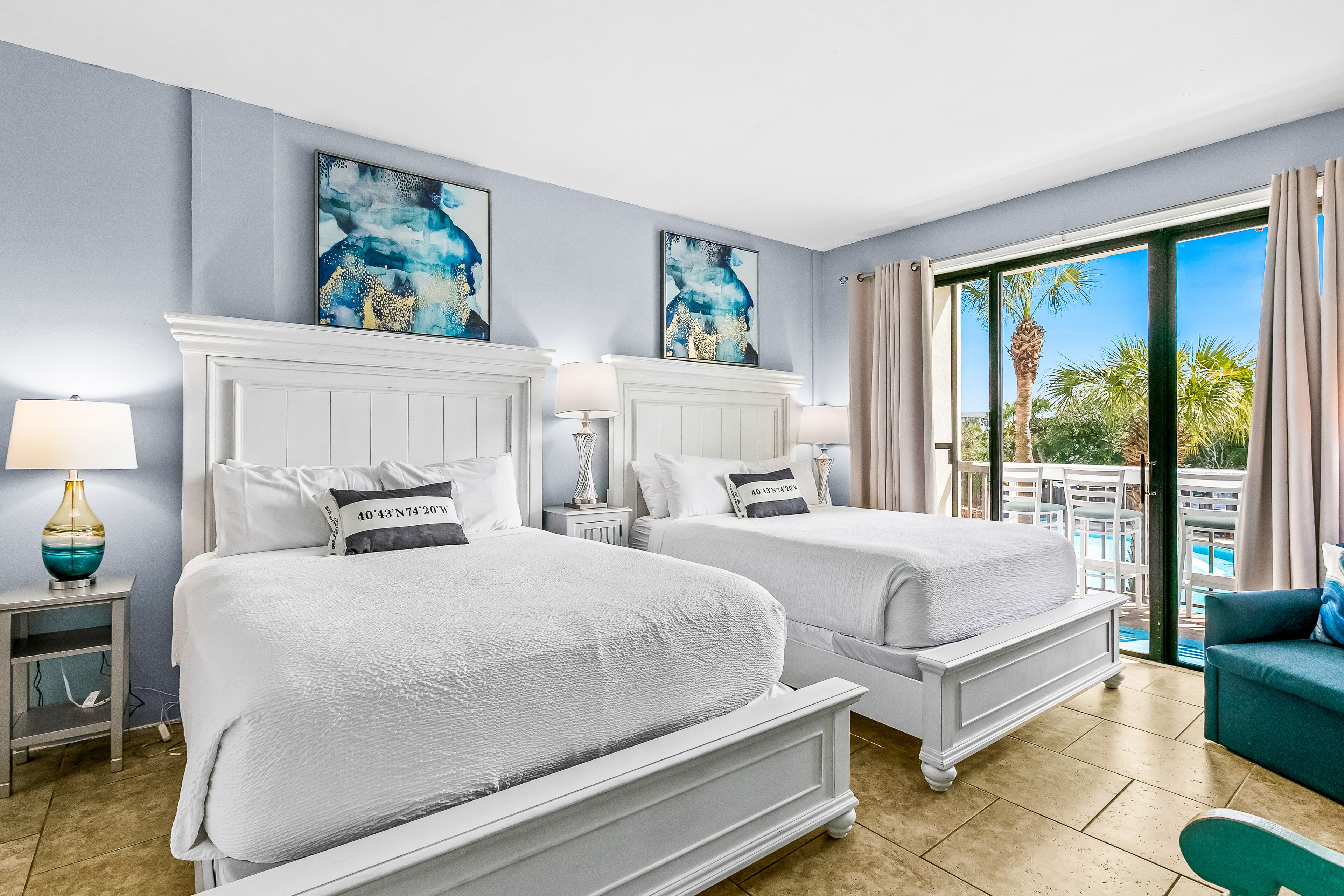 Een strijkplank/strijkijzer, wifi, beddengoed