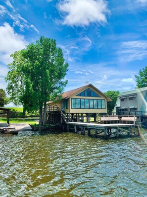 المنشأة من الخارج