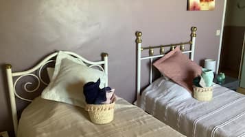 2 camere, una scrivania, ferro/asse da stiro, Wi-Fi gratuito