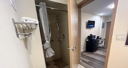Circle Motel Lodge