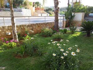 Property grounds - Charming holiday apartment Rubini 2 (Maleme Kriti)