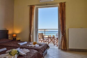 3 bedrooms, iron/ironing board, WiFi - Charming holiday apartment Rubini 2 (Maleme Kriti)