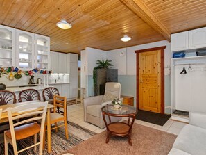 TV - Kulma-alpit b paritalon alak by Interhome (Hyrynsalmi)