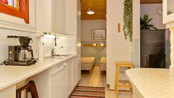 Jääkaappi, mikroaaltouuni, astianpesukone