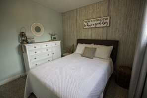 3 bedrooms, free WiFi, bed sheets - Waterfront property 25 min from Waterton (Hill Spring)