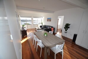 Dining - Sunset Beach House 1770 (Seventeen Seventy)
