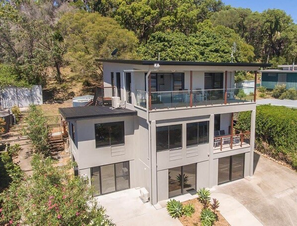 Exterior - Sunset Beach House 1770 (Seventeen Seventy)