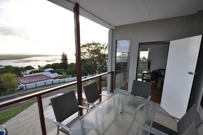 Outdoor dining - Sunset Beach House 1770 (Seventeen Seventy)