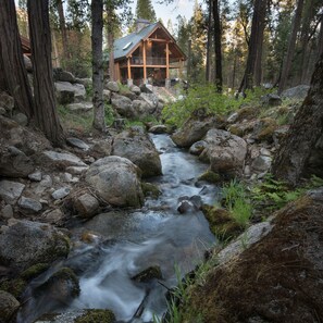 Property grounds - (1R) Rustic Retreat (2 Bedrooms Only) (Yosemite National Park)