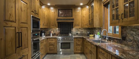 Réfrigérateur, micro-ondes, plaque de cuisson, lave-vaisselle